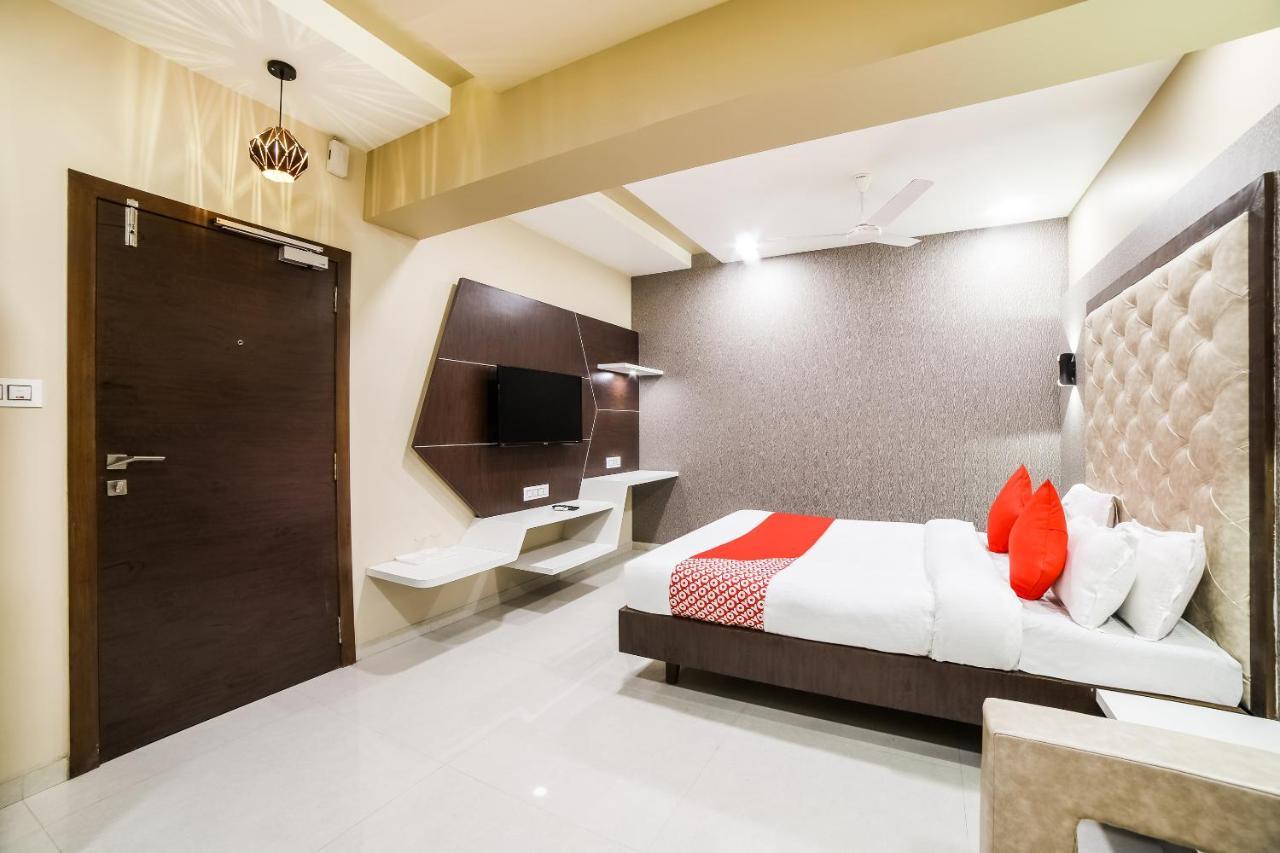 Capital O 41587 Hotel Airport Inn One Ahmadabad Zewnętrze zdjęcie