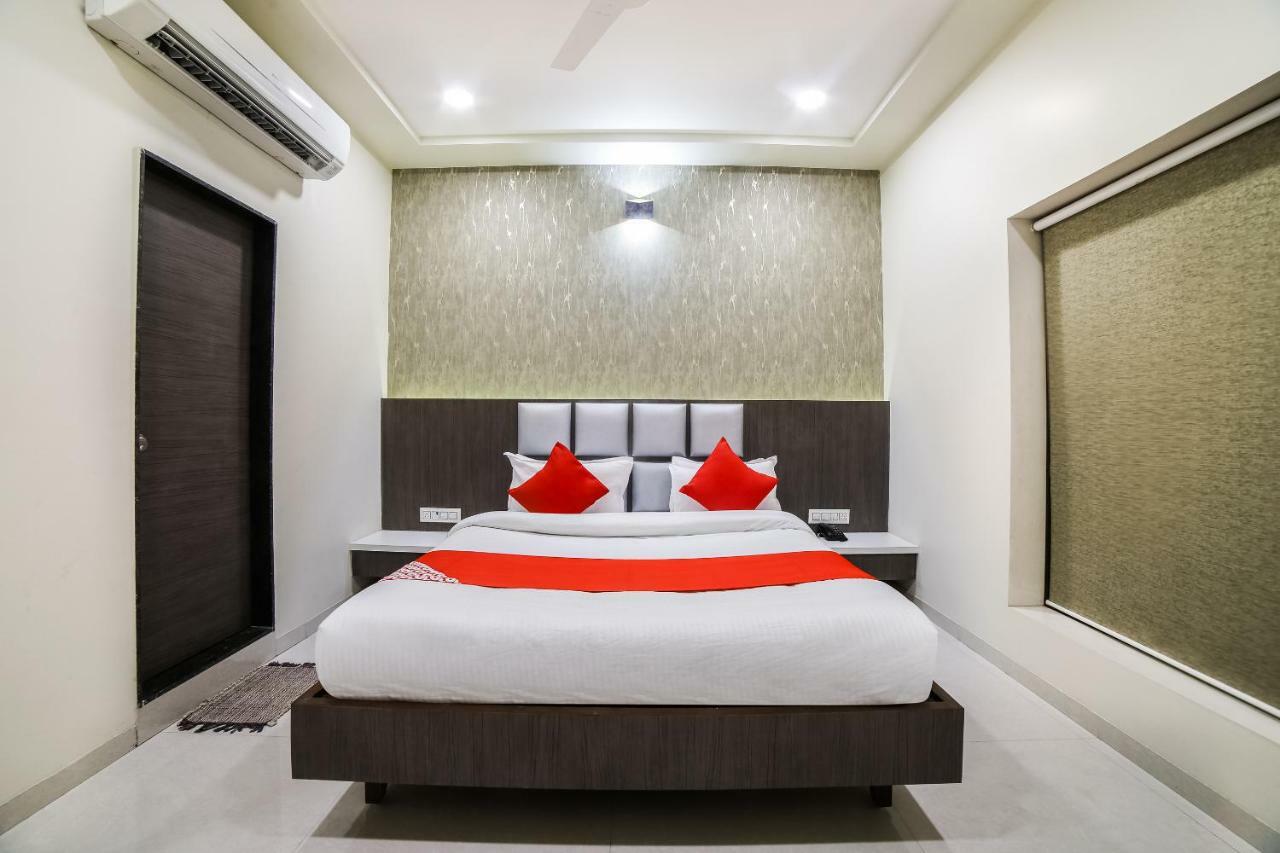 Capital O 41587 Hotel Airport Inn One Ahmadabad Zewnętrze zdjęcie