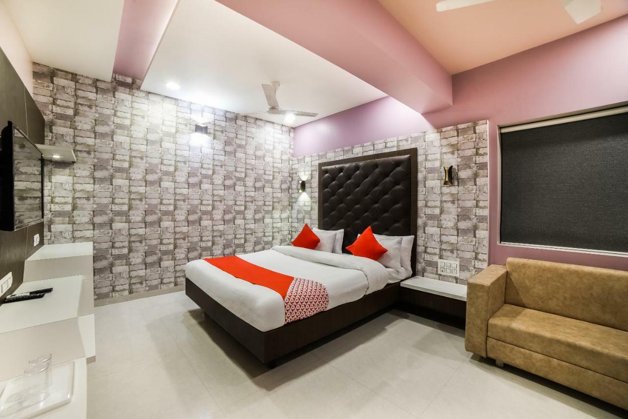 Capital O 41587 Hotel Airport Inn One Ahmadabad Zewnętrze zdjęcie